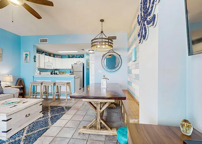 Quaint With Beautiful Gulf Views A Shared Pool Pool & Gym Holiday home